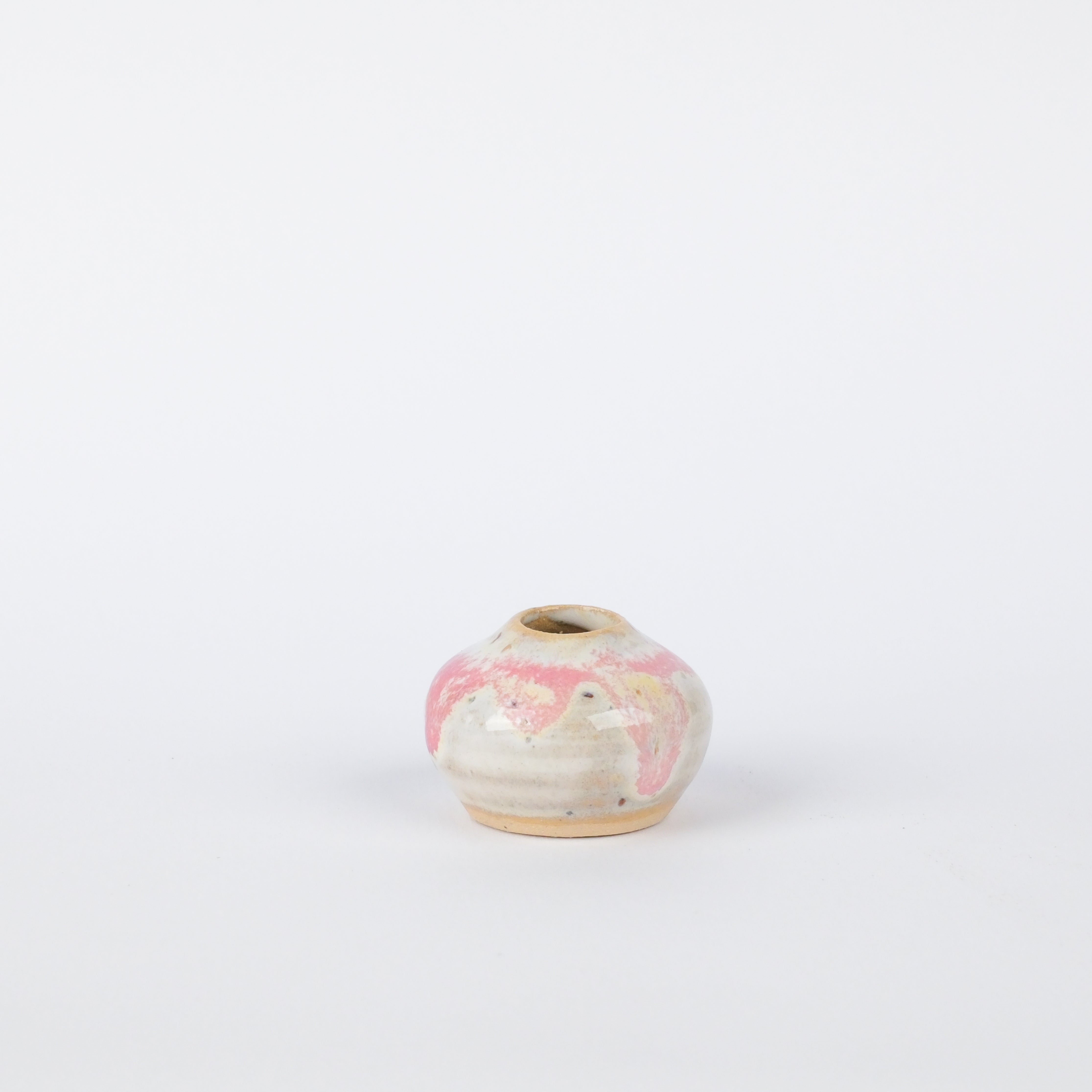 Hand-painted 25mm pink and white stoneware vase with a speckled, rounded design on a white background.